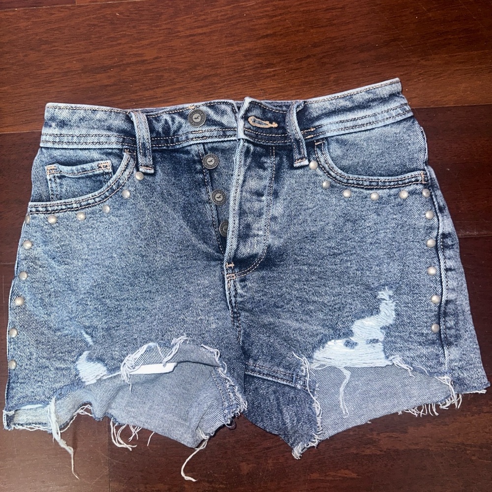 Hollister Size 00, w23 denim shorts with beads